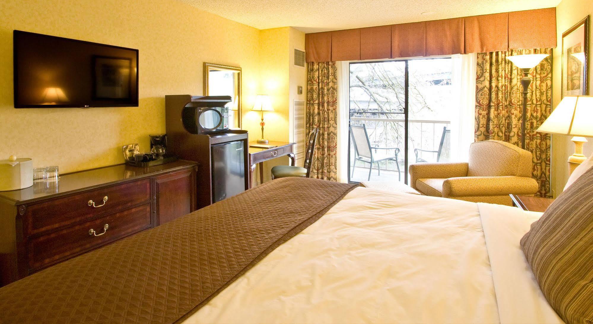 Inn At The Commons メドフォード エクステリア 写真