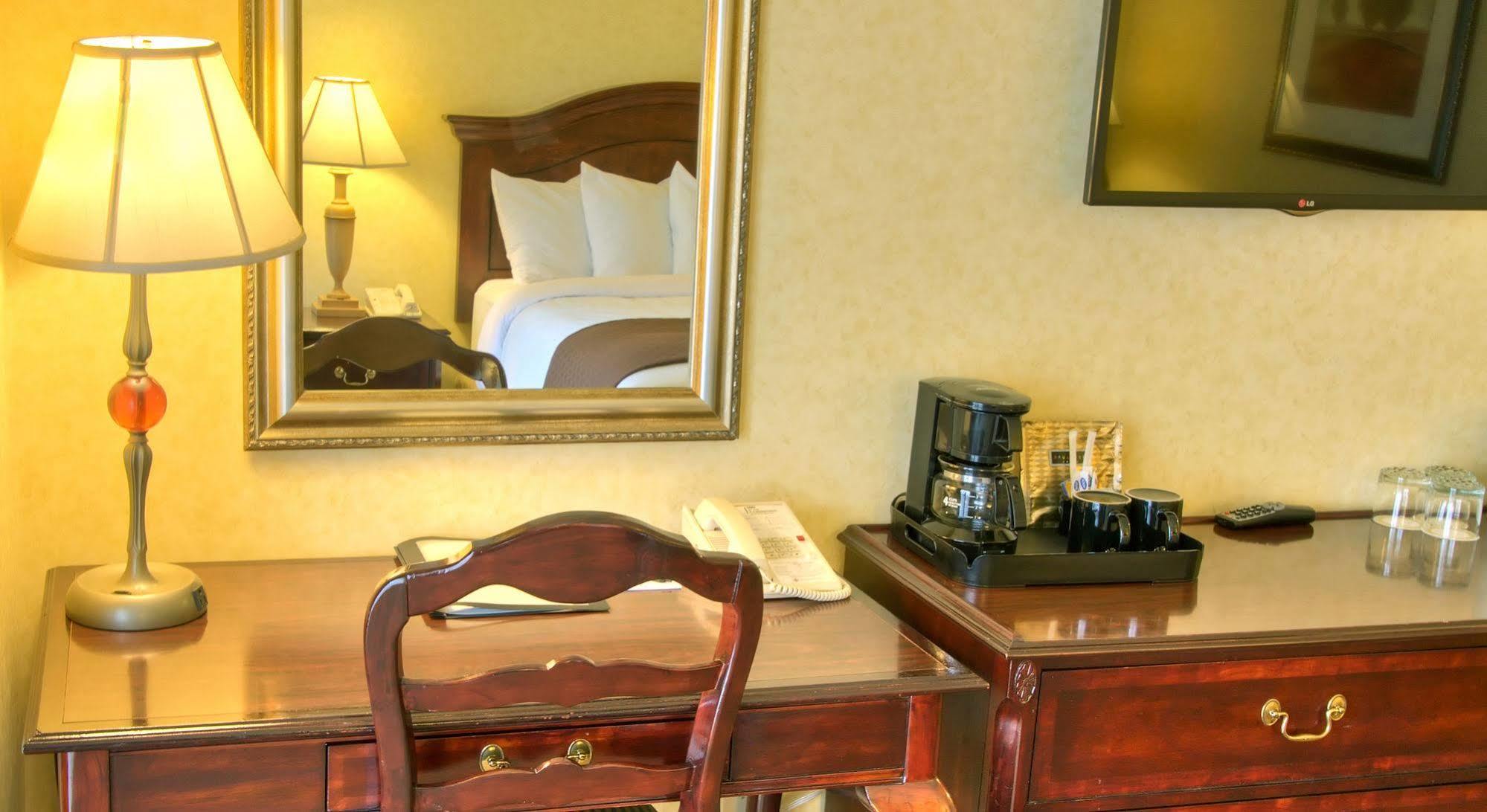 Inn At The Commons メドフォード エクステリア 写真